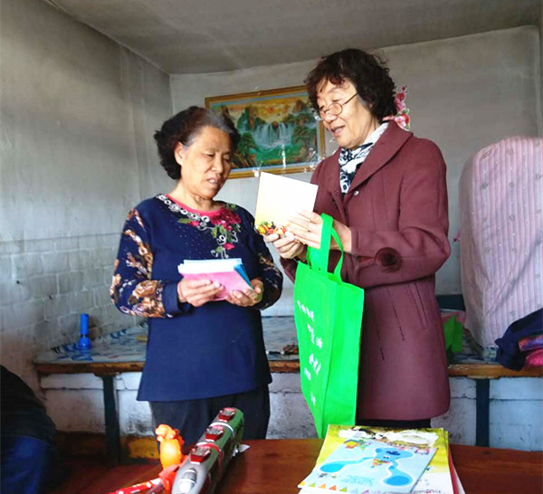 鄂伦春自治旗科协开展送科普下乡活动 (1)_副本.jpg