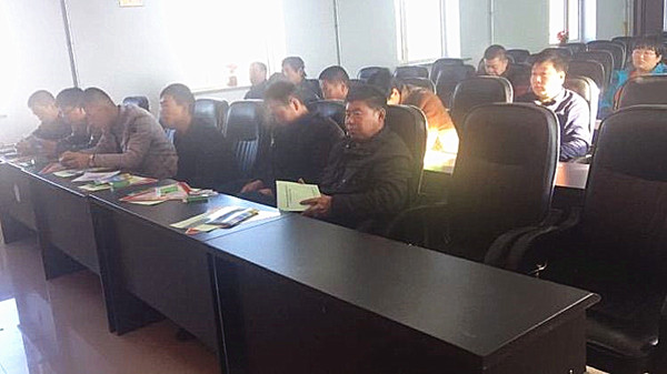 鄂伦春旗科协到乌鲁布铁镇“扶贫日”科技下乡、_副本.jpg